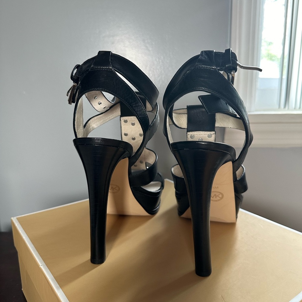 Black leather Michael Kors heels - Picture 4 of 7